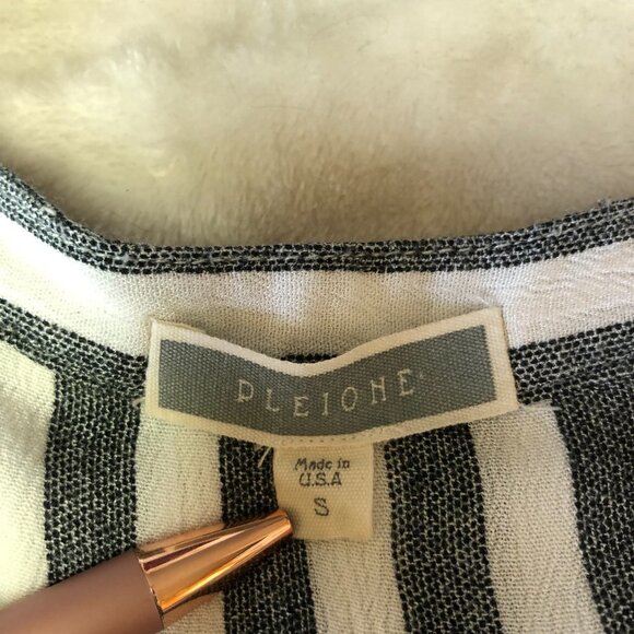 Anthropologie Pleione Grey & White Striped Lightweight Sleeveless Top Size Small - Picture 5 of 9